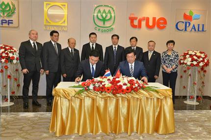 Chen Run’er met with Thai Deputy Prime Minister SomkidJatusripitak and witnessed the signing between HNCA and CP Group，Thai Smile Airways and Nok Airlines